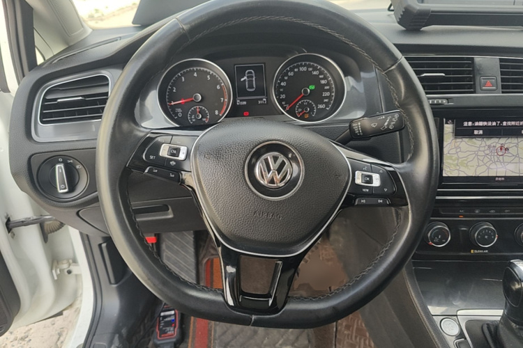 Volkswagen Golf 2018 car image #11