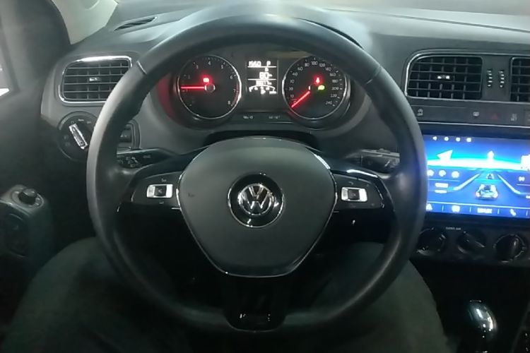 Volkswagen Polo 2019 car image #11