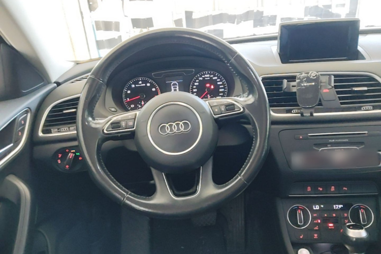 Audi Q3 2016 car image #15