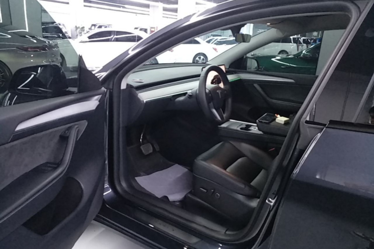 Tesla Model Y 2024 #16 Tesla Model Y 2024 immagine di auto #16