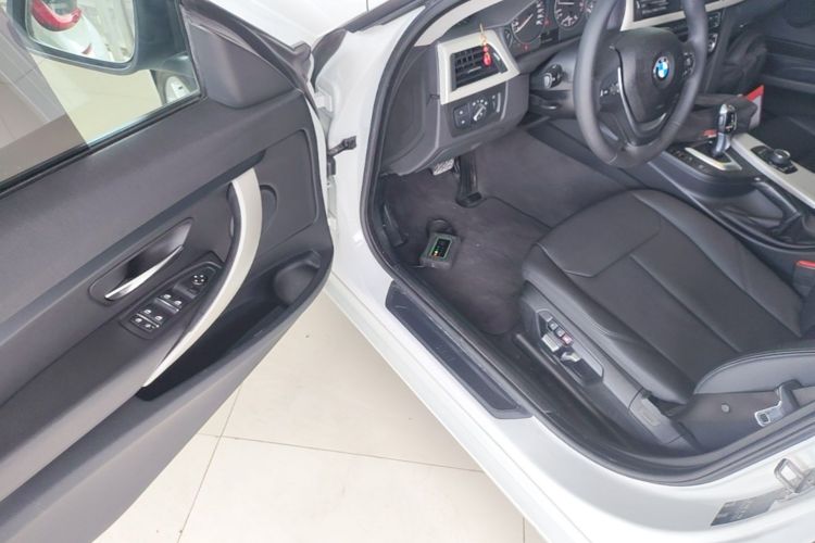 BMW 3 Series GT 2017 #12 BMW 3 Series GT 2017 car image #12
