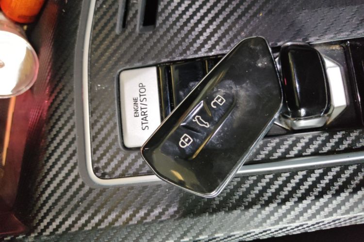 Volkswagen Golf 2022 car image #9