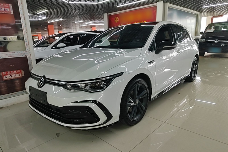 Volkswagen Golf 2021 car image #2