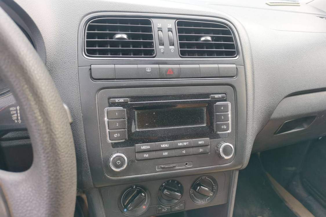 Volkswagen Polo 2013 car image #26