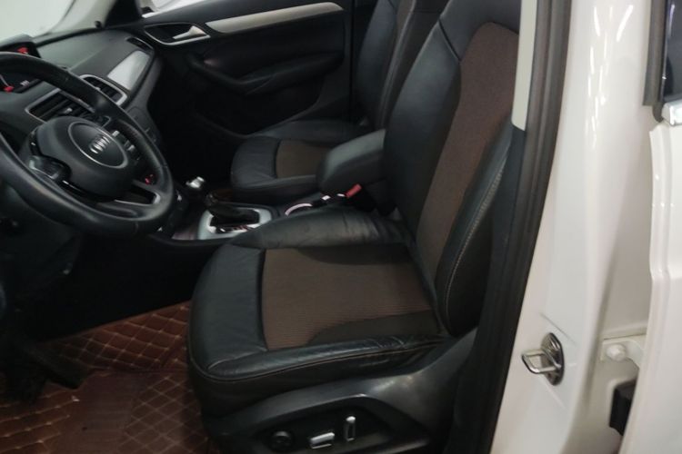 Audi Q3 2017 car image #15
