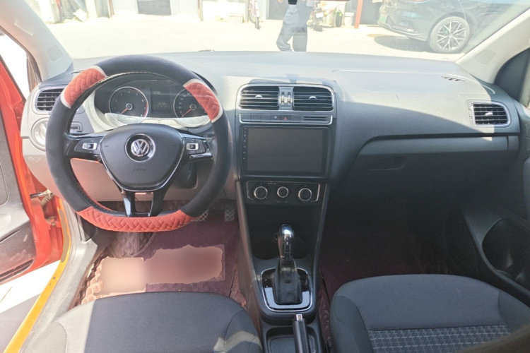 Volkswagen Polo 2016 car image #10