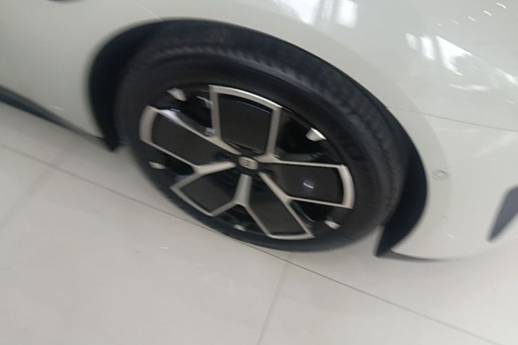 MI SU7 2025 изображение автомобиля #9