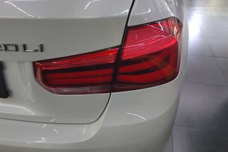 BMW 3 Series 2018 #8 BMW 3 Series 2018 car image #8
