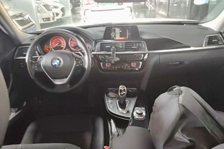 BMW 3 Series 2017 #10 BMW 3 Series 2017 car image #10