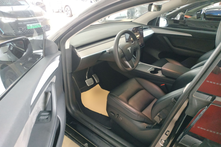 Tesla Model Y 2024 #16 Tesla Model Y 2024 car image #16