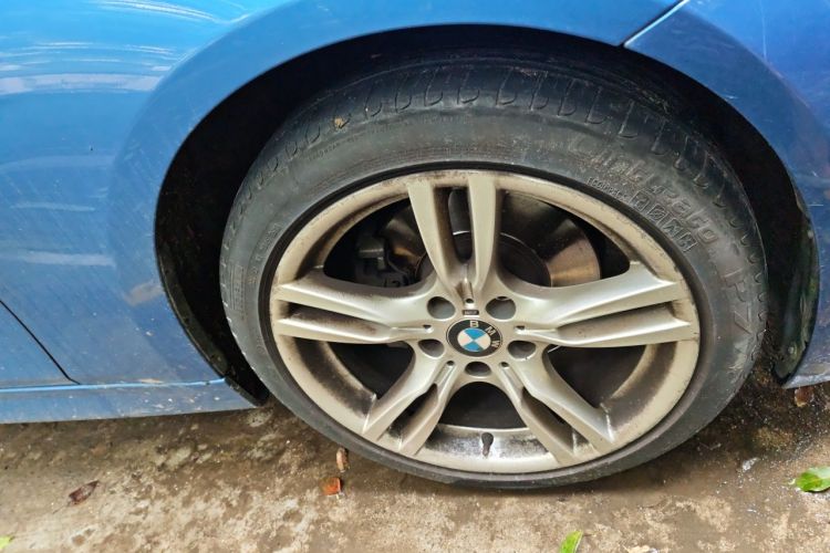BMW 3 Series 2018 car image #6