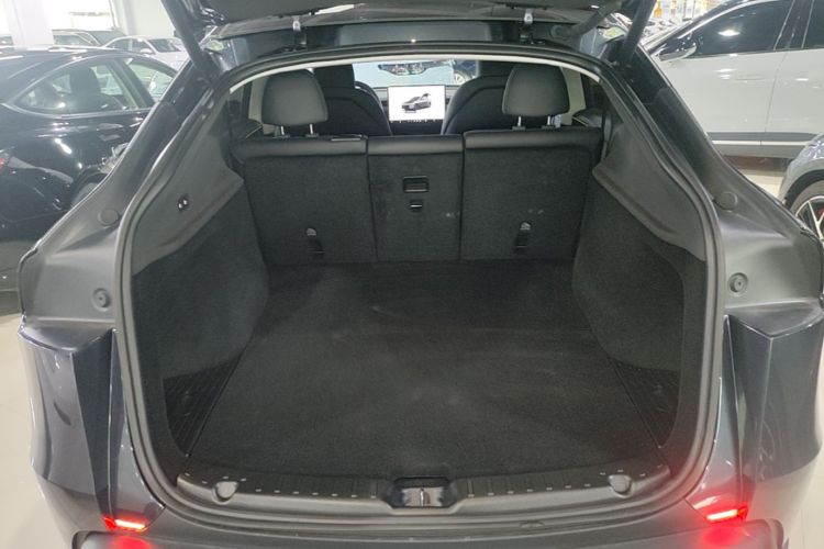 Tesla Model Y 2025 car image #19