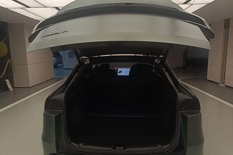 Tesla Model Y 2025 car image #19