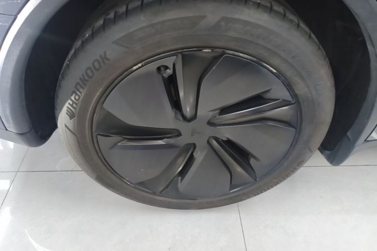 Tesla Model Y 2025 #10 Tesla Model Y 2025 car image #10