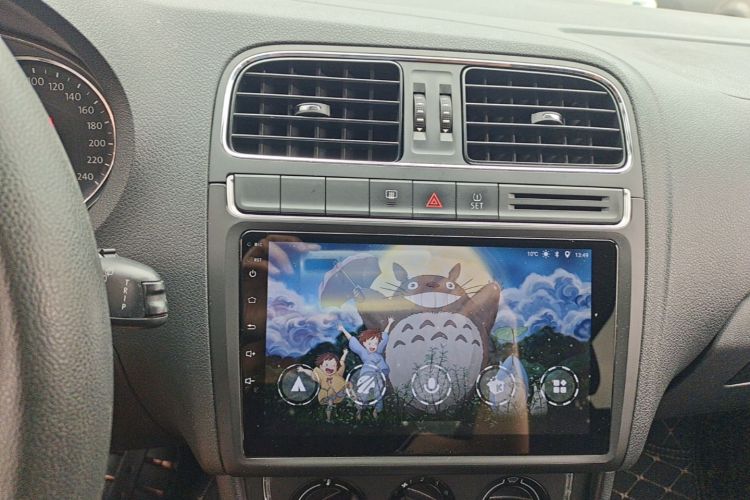Volkswagen Polo 2014 car image #13