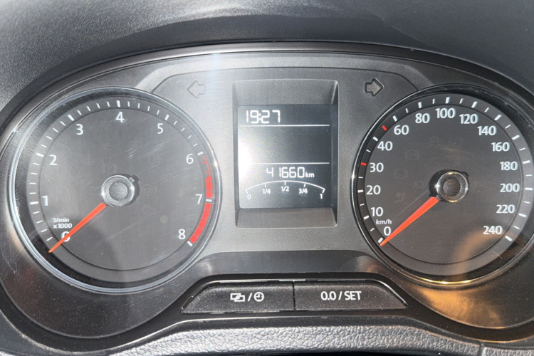 Volkswagen Polo 2016 car image #9