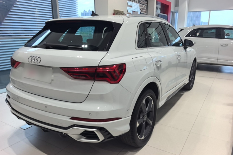 Audi Q3 2024 immagine di auto #7