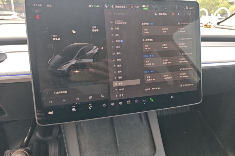 Tesla Model Y 2024 #13 Tesla Model Y 2024 car image #13