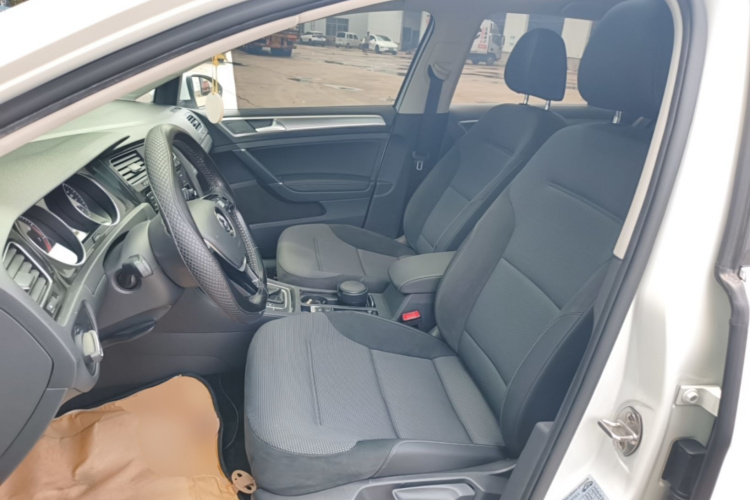 Volkswagen Golf 2018 car image #15