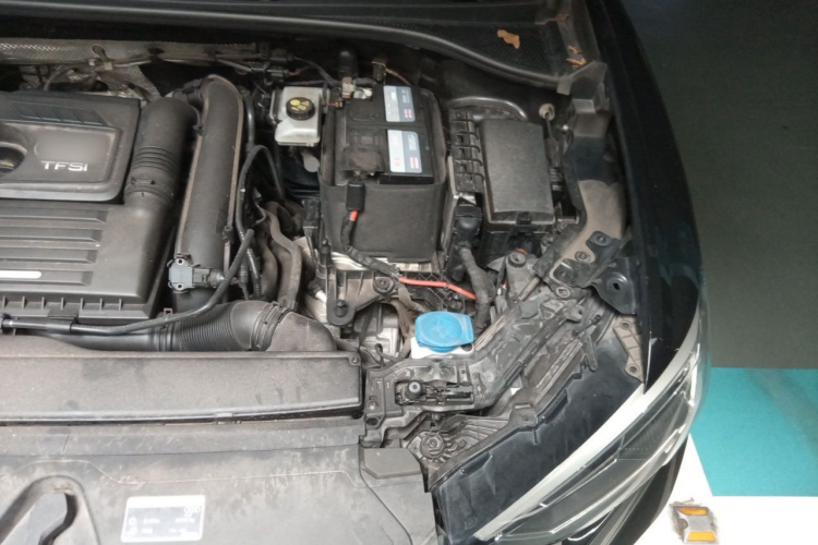 Audi Q3 2021 car image #29