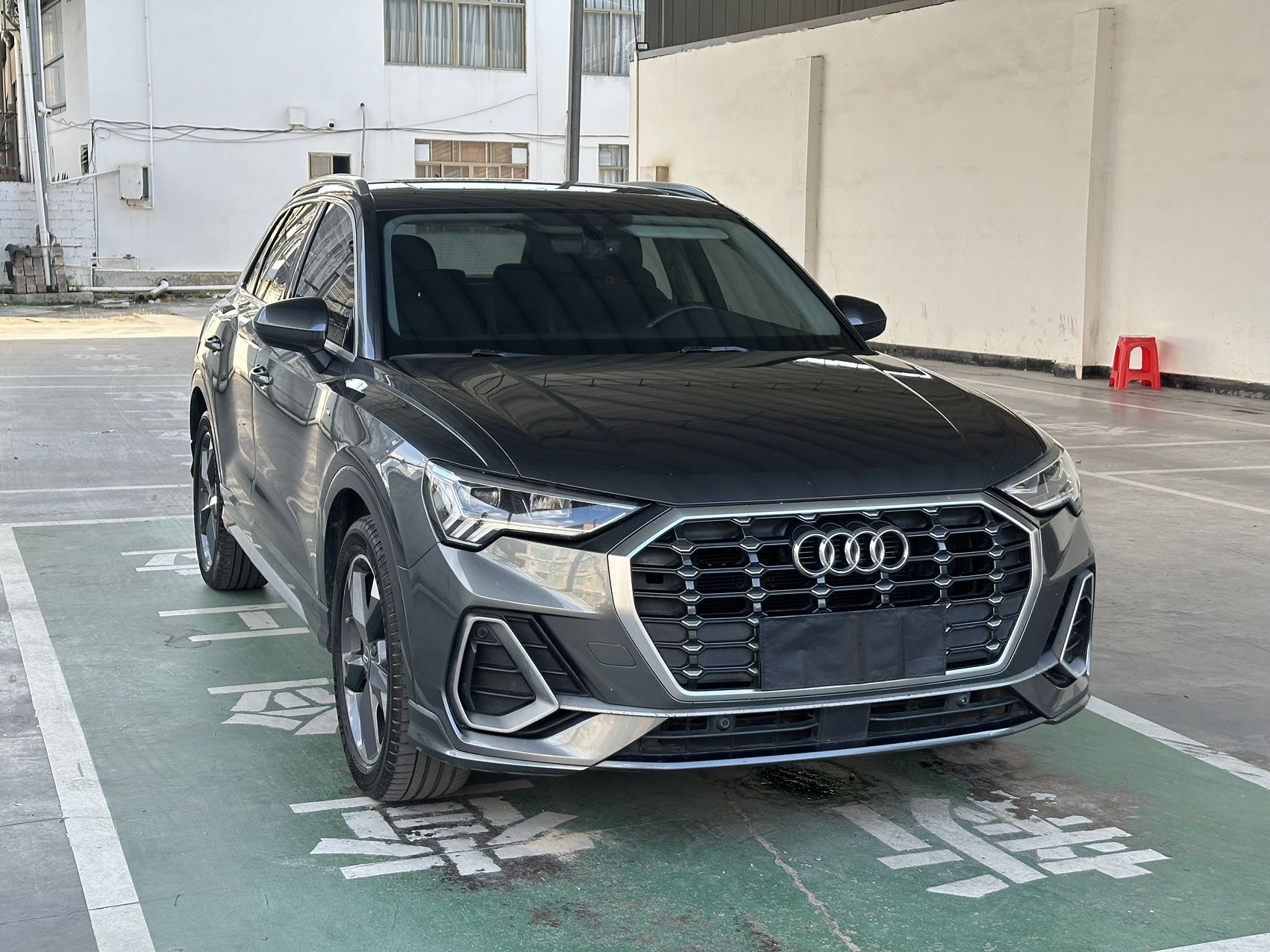 Audi Q3 2019 car image #4