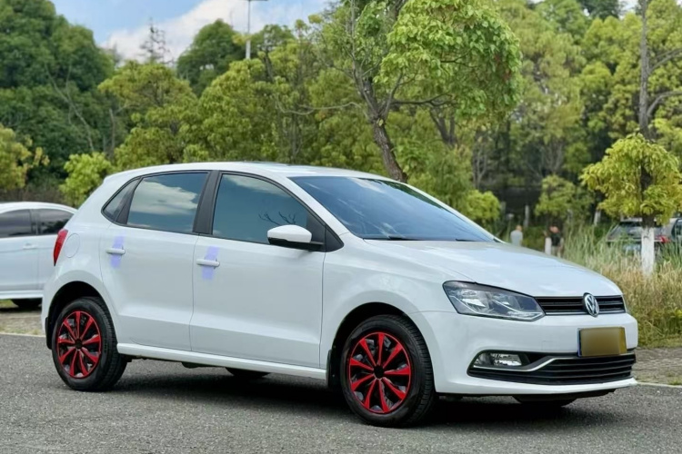 Volkswagen Polo 2017 car image #9