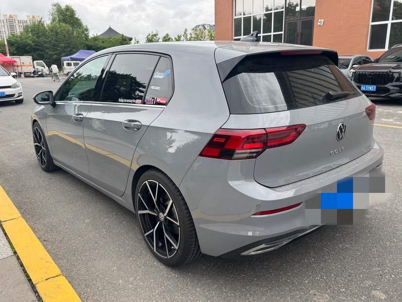 Volkswagen Golf 2023 car image #4
