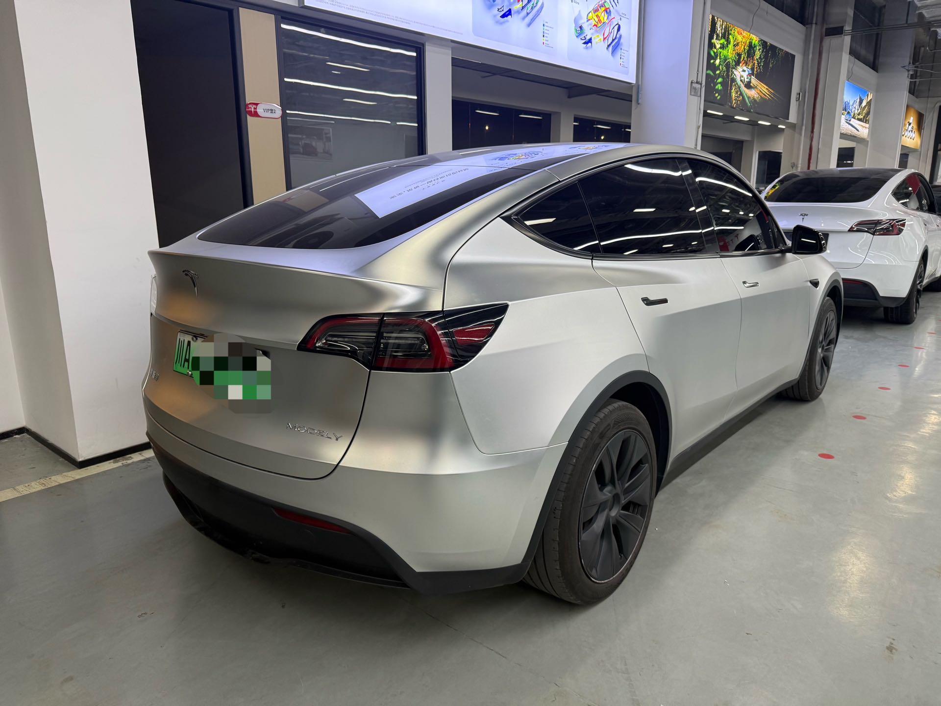 Tesla Model Y 2024 #4 Tesla Model Y 2024 car image #4