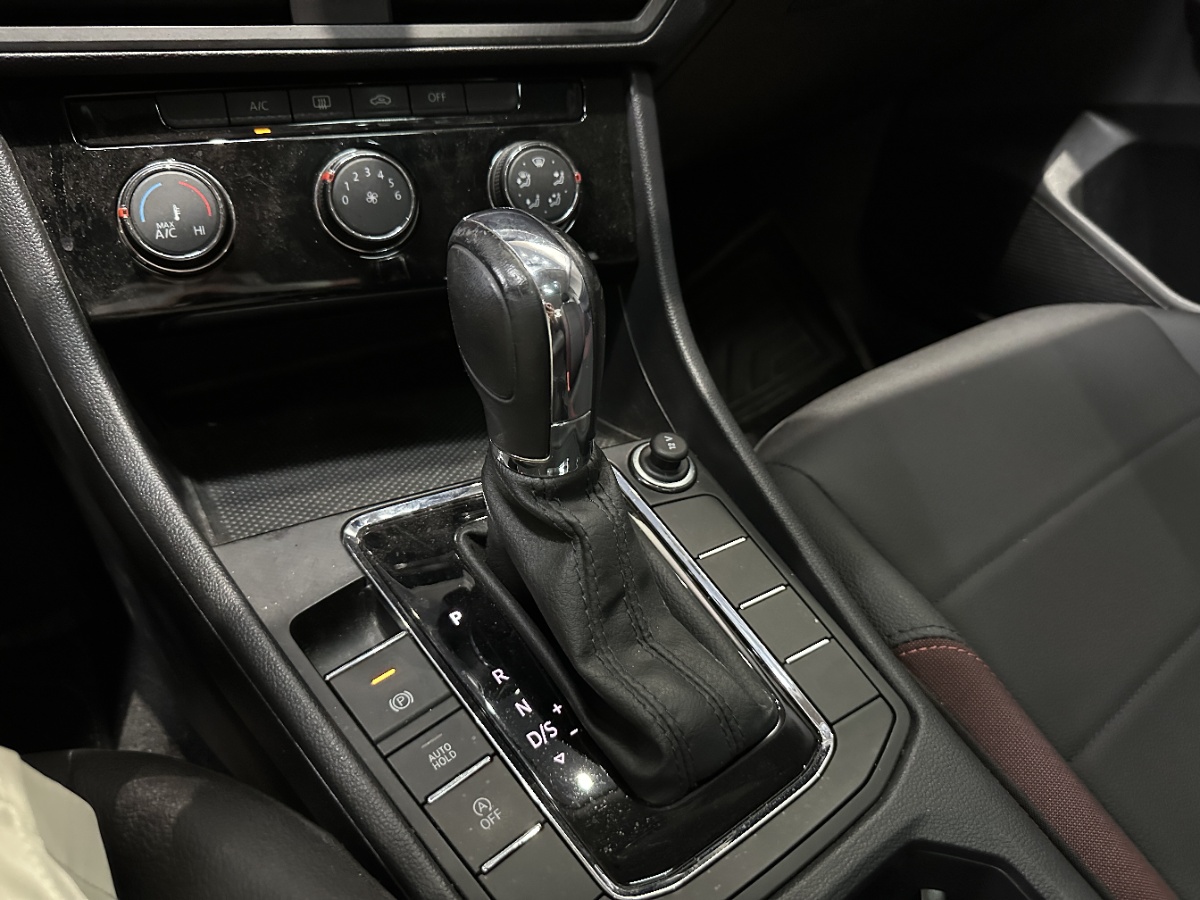 Volkswagen Bora 2022 car image #6