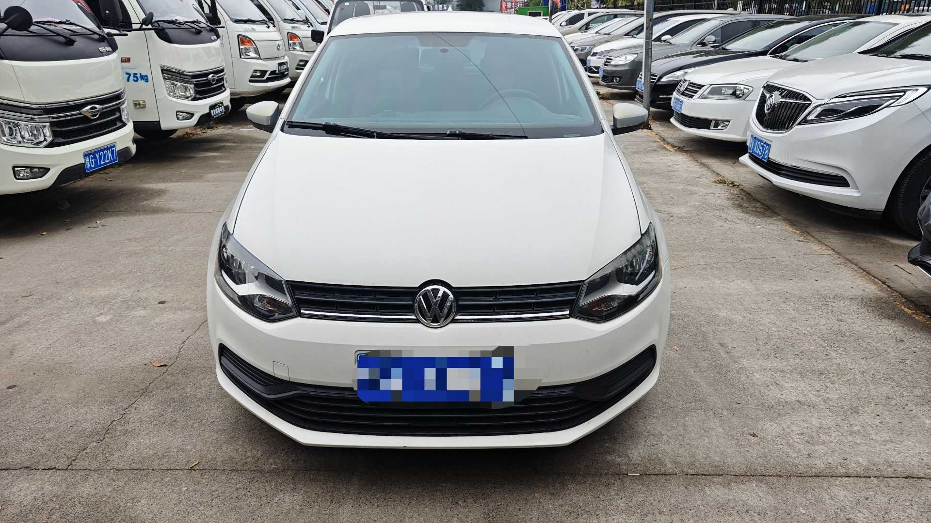 Volkswagen Polo 2015 car image #2