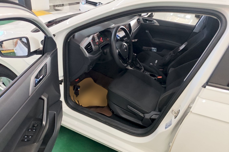 Volkswagen Polo 2020 car image #12