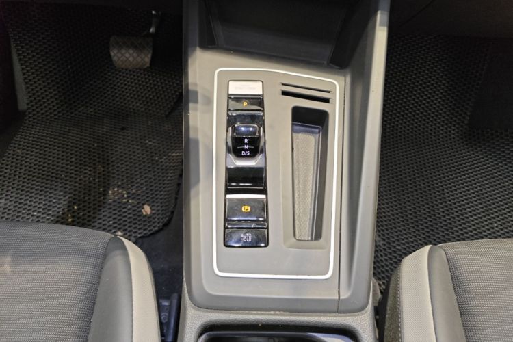 Volkswagen Golf 2024 car image #14