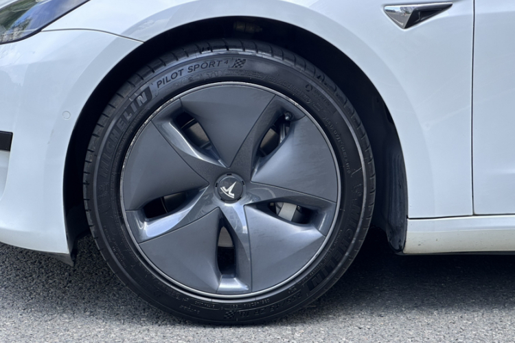 Tesla Model 3 2020 car image #5