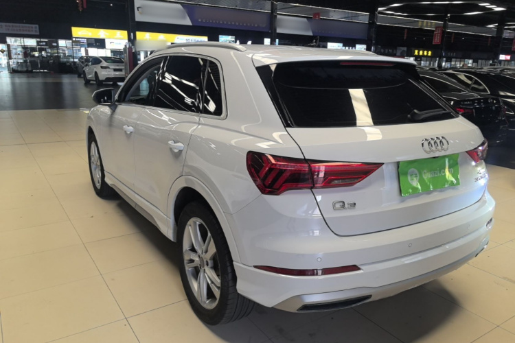 Audi Q3 2020 car image #5