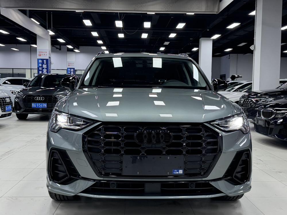 Audi Q3 2022 car image #2