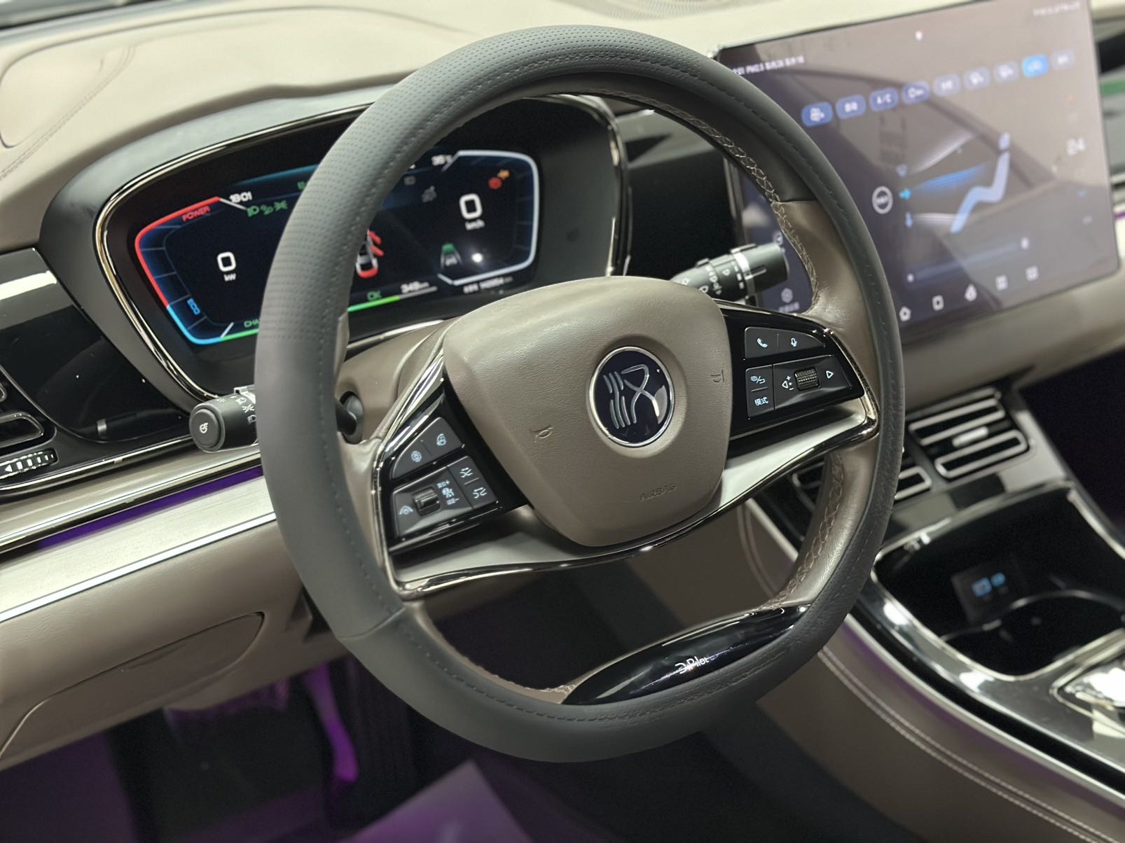 BYD Han 2023 car image #18