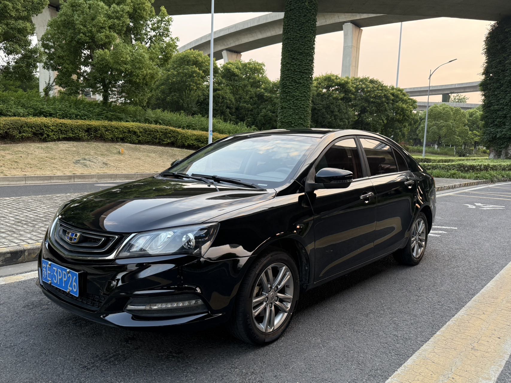 GEELY Emgrand 2017 GEELY Emgrand 2017 immagine di auto