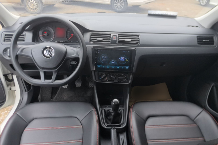 Volkswagen Santana 2021 imagen de coche #10