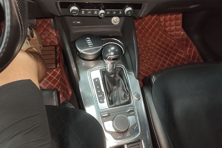 Audi A3 2018 car image #14