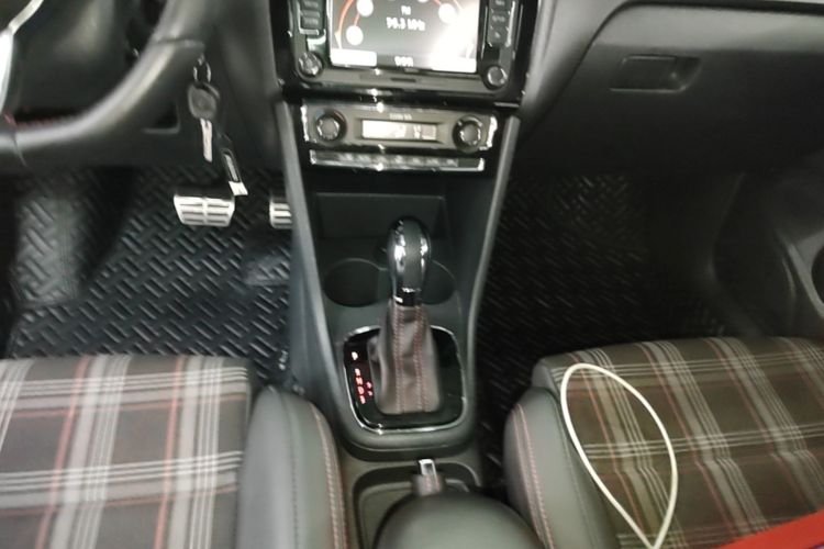 Volkswagen Polo 2019 #14 Volkswagen Polo 2019 car image #14
