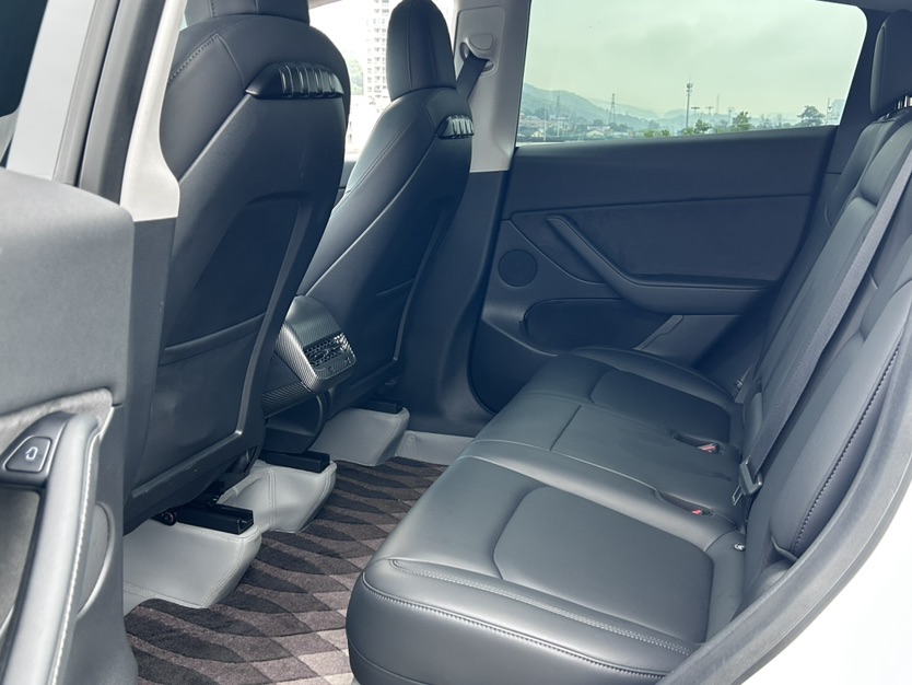 Tesla Model Y 2021 #6 Tesla Model Y 2021 car image #6