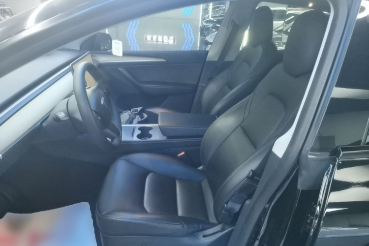 Tesla Model Y 2022 car image #19