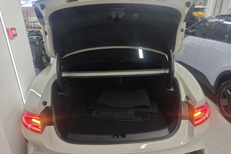MI SU7 2024 car image #19