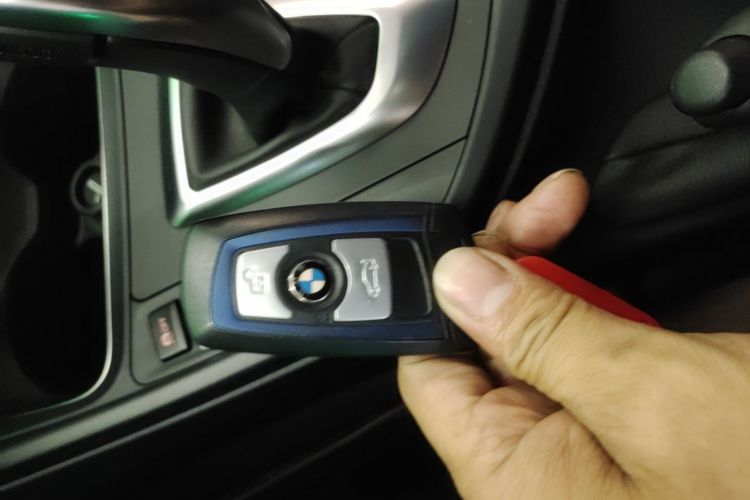 BMW 3 Series 2018 #9 BMW 3 Series 2018 car image #9