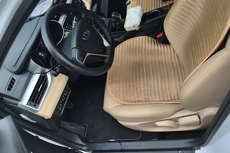 GEELY Emgrand 2019 car image #15