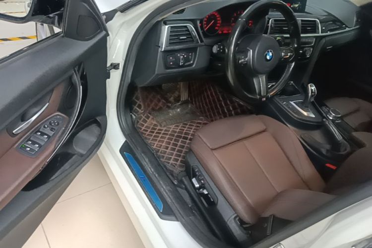 BMW 3 Series 2018 #12 BMW 3 Series 2018 صورة سيارة #12