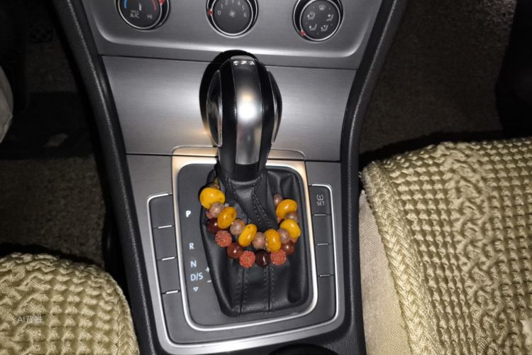 Volkswagen Golf 2015 car image #16