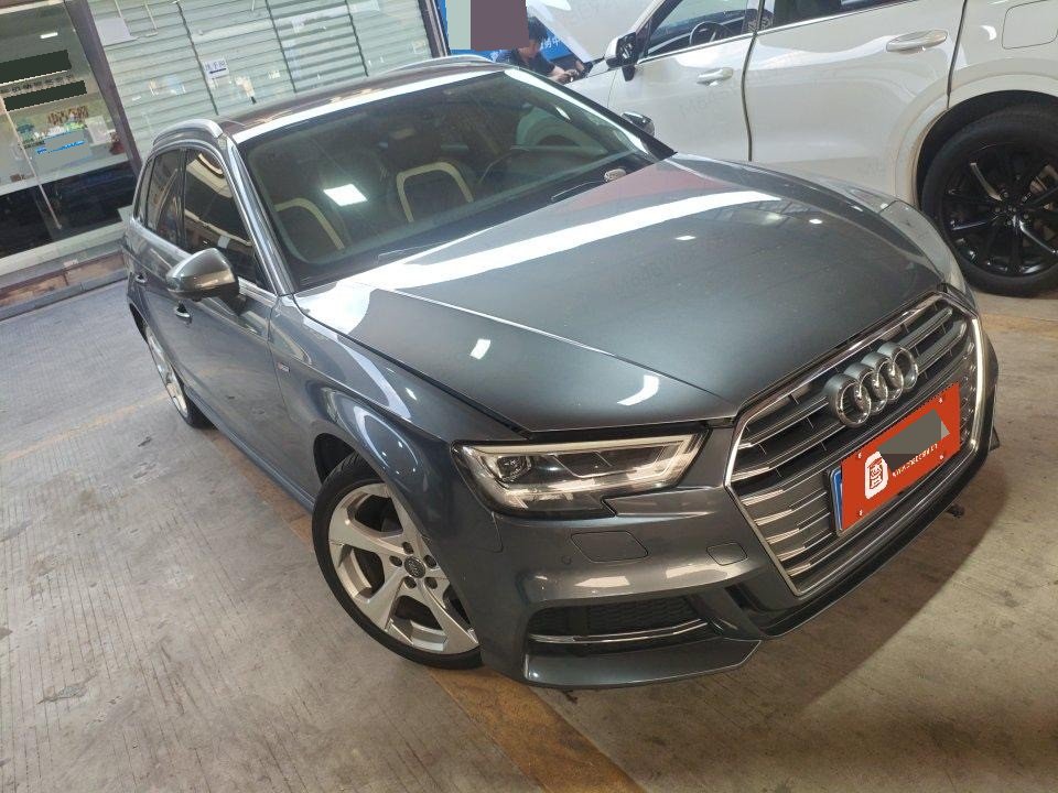 2019 car image #2
