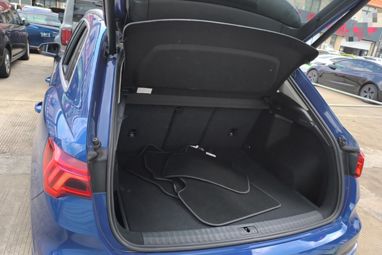 Audi Q3 2021 car image #19