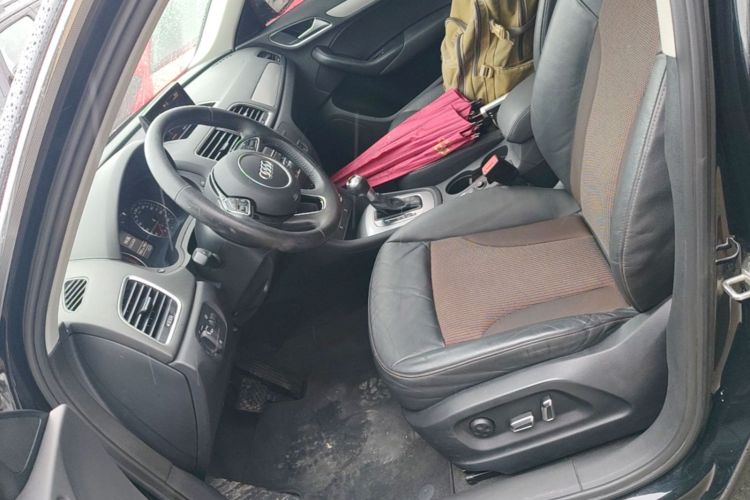 Audi Q3 2017 car image #15